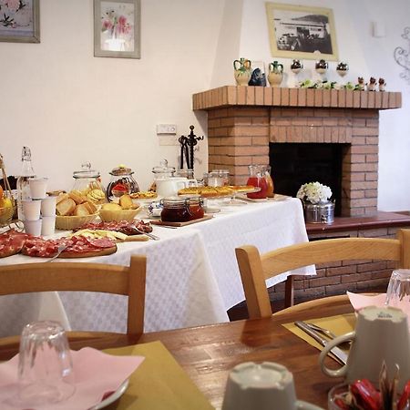 Вилла Agriturismo Il Cerrosughero Скарлино Экстерьер фото