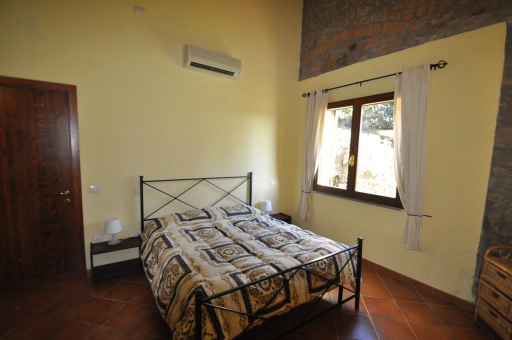 Вилла Agriturismo Il Cerrosughero Скарлино Номер фото