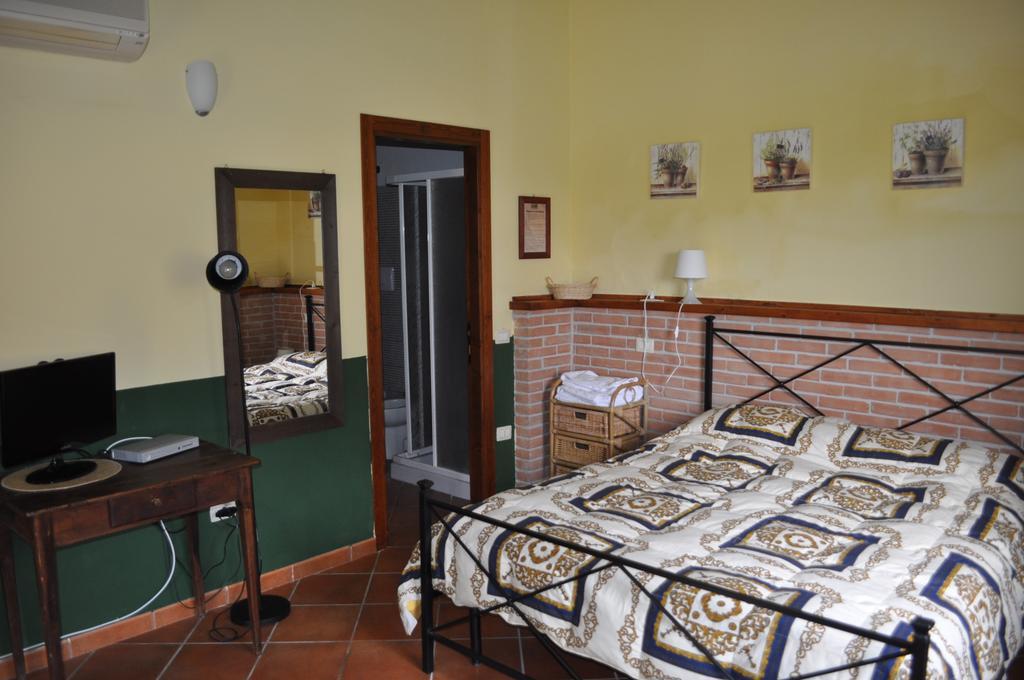 Вилла Agriturismo Il Cerrosughero Скарлино Номер фото